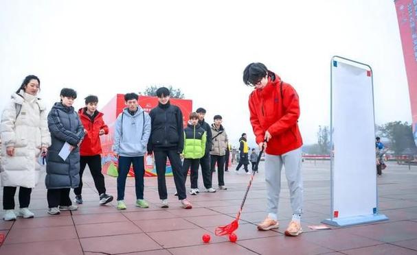 间的公共性